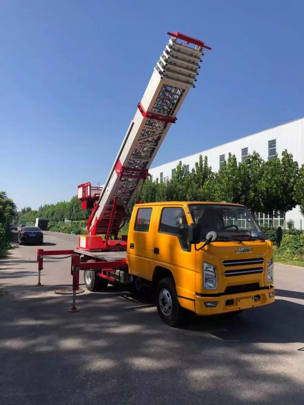 昭化附近的云梯车出租服务：轻松解决高空作业需求