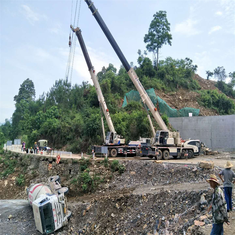 昭化汽车掉沟里叫吊车救援要多少钱